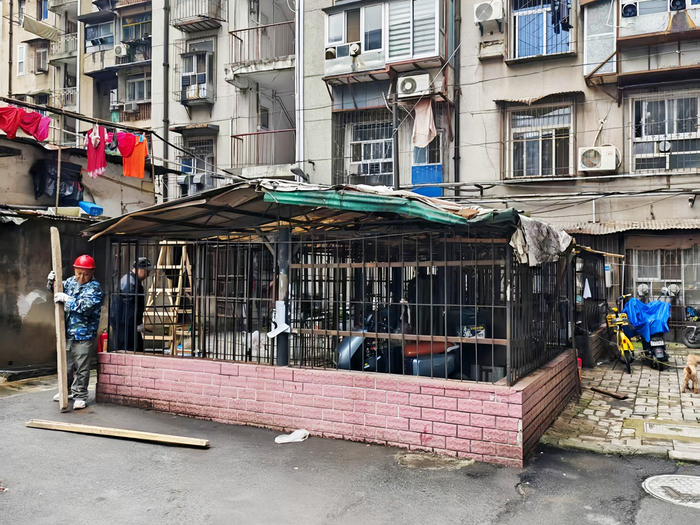 老旧车棚“腾笼换鸟”，变身便民智能充电亭