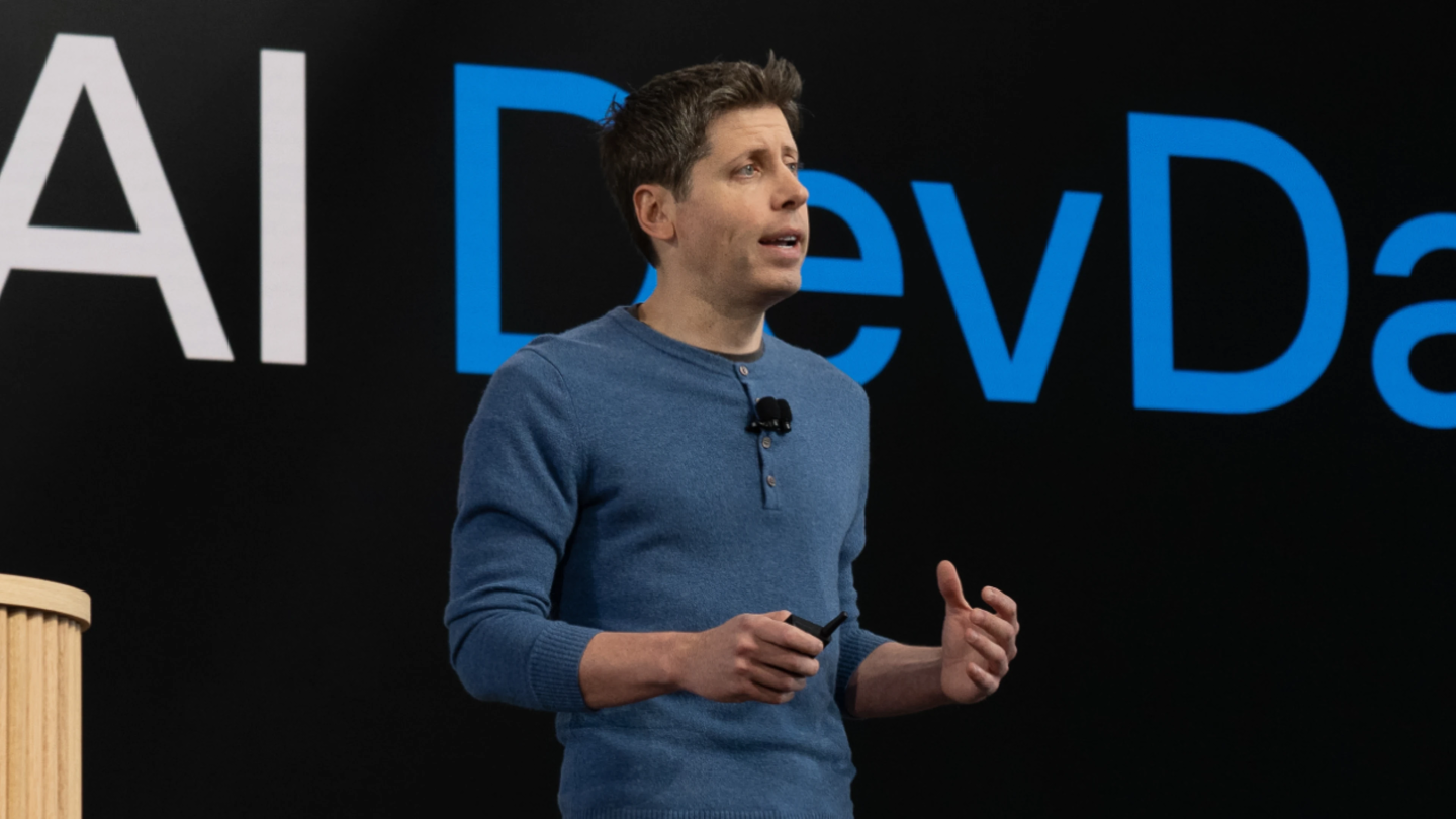 OpenAI CEO 奥尔特曼：担心人工智能会被少数强势主体掌控